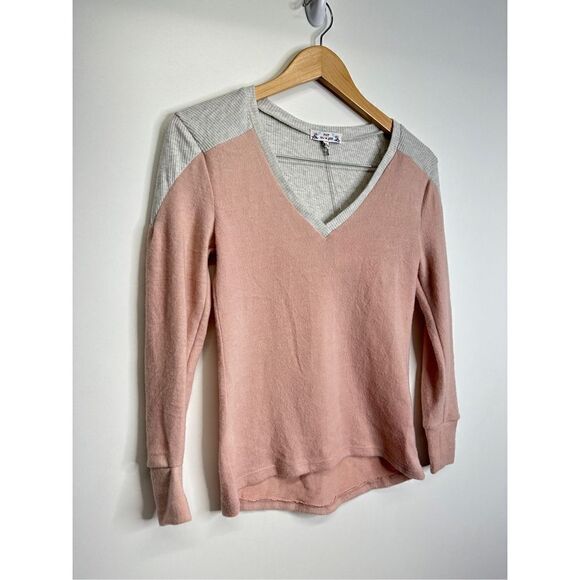 Poof New York Shirt Womens Long Sleeve V Neck Pink/Gray Size Small NWT - Picture 4 of 6